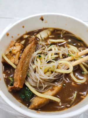 Bee hoon and mee asam laksa at D'life 蔬食 - Toa Payoh  in Central Singapore