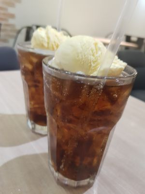 Rootbeer float at D'life 蔬食 - Toa Payoh  in Central Singapore