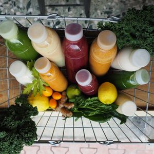 Green Juice, électrolyte limonade, smoothie, soupe cru, lait végétale at L'Arbre Bleu in Montpellier