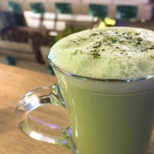 Matcha latte au lait d’amande at L'Arbre Bleu in Montpellier