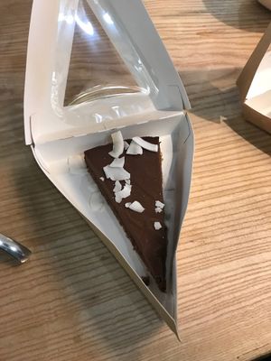 Raw cheesecake at L'Arbre Bleu in Montpellier