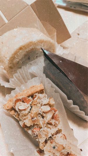 種類豊富なヴィーガンスイーツの中からいくつかテイクアウトしました。タルトが特にとっても美味しかった！アクセスがある方には at Ritz'n in Tsukuba