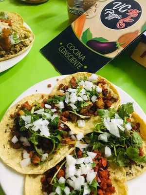 Tacos mexicanos, suadero , chorizo, Pastor, karnitas y bistec todo basado en plantas at VG Pizza in Mexico City