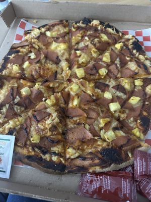 Pizza hawaiana.   at VG Pizza in Mexico City