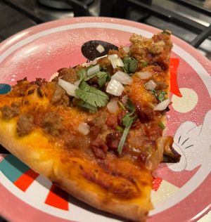 Very yummy suadero slice of vegan pizza 🍕💜 no regrets #Veganuary at VG Pizza in Mexico City