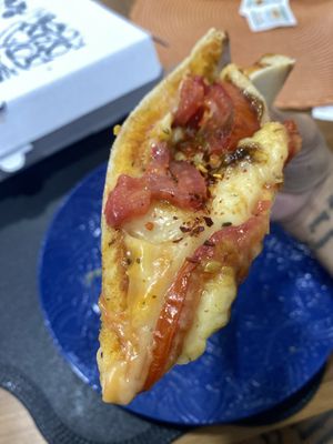 Foldable Pizza - Reminds Me of Thin Italian Slices Meets Mexican Flavors - Devoured 3 Slices in One Go! 💕🍕  at VG Pizza in Mexico City