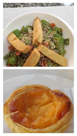 Pastel de nata y tofu frito con verduras at Zarzuela in Lisbon