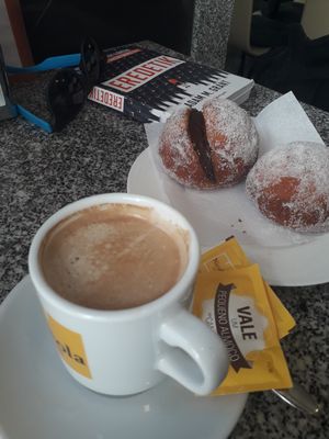 Vegan donuts at Zarzuela in Lisbon