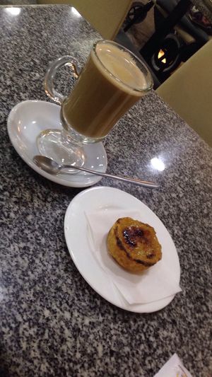 Galão and pastel de nata at Zarzuela in Lisbon