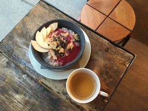 Warmes Getreidefrühstück zum Mitnehmen oder Hier essen. at Grains in Vienna