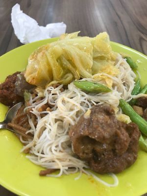 economic bee hoon with vegetables curry
photos credits to veggietemptation sg at Senja Rd - Vegetarian Stall in West Singapore