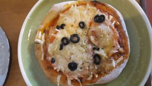 vegan pizza at Dona Flor Cafe in Lisbon