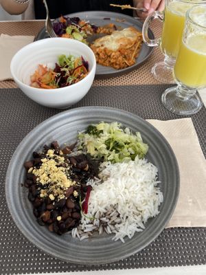 Feijão preto à brasileira e lasanha at Kansha in Fatima