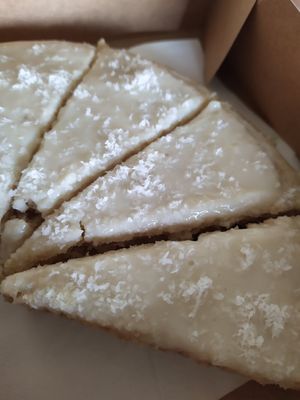 Bolo de limão e côco at Kansha in Fatima