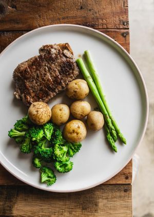 LEAN MACHINE (GF) - IMPORTED BEEF + BABY POTATOES + BROCOLLI + ASPARAGUS at Crate Cafe in Canggu