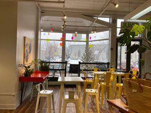 Dining Room at Juice Amour in Middlebury