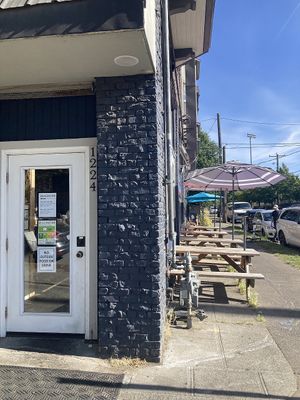 Outside seating at Peloton Cafe in Seattle