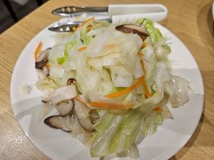 Seasonal veggies (cabbage), 時菜 NTD 110 at Tiān xiǎng sùshí fāng 天饗素食坊 in New Taipei City