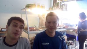 friends eating happy at Vegetarian - Chawalanok Rd in Ubon Ratchathani