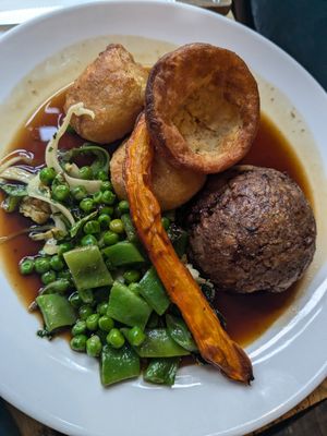 Walnut + cashew roast (sunday roast) at The Spread Eagle in East London