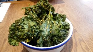 Kale crisps at Flax & Kale - Sant Pere Mes in Barcelona