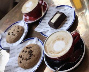 Cookies e cappuccino di soia  at Flax & Kale - Sant Pere Mes in Barcelona