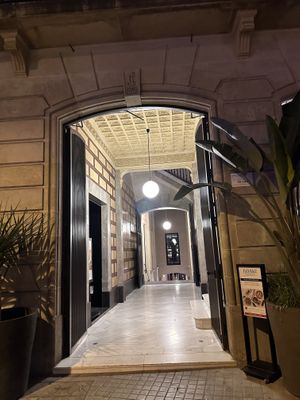Entrance with sign to the right  at Flax & Kale - Sant Pere Mes in Barcelona