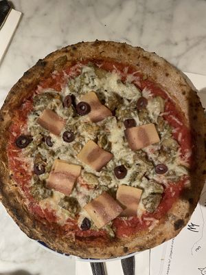 Pizza vegan  at Flax & Kale - Sant Pere Mes in Barcelona