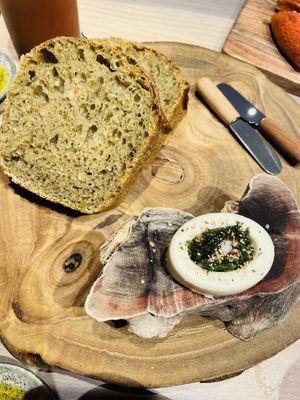 Cashew butter with seaweed and matcha bread  at El Invernadero de Rodrigo de la Calle in Madrid