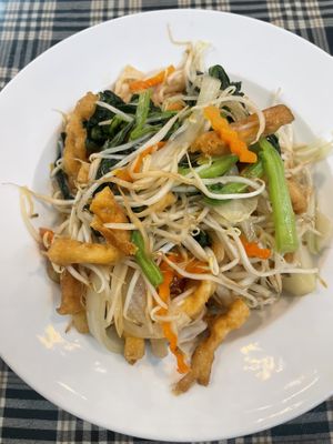 Noodles with tofu and vegetables   at HAN - El Domo - Int Terminal  in Hanoi
