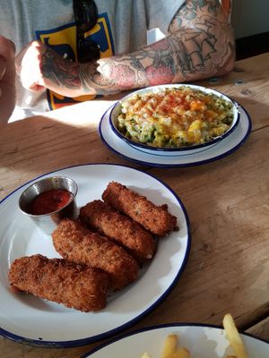 Mc and Chees and Mozarella Sticks at The Blacksmith & The Toffeemaker in London