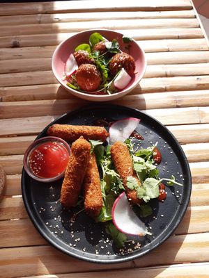 Falafel + vegan cheese fingers at Aloha Cafe in Sesimbra