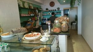 The counter at Aloha Cafe in Sesimbra