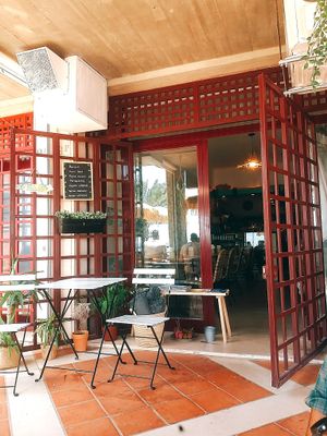 Outside at Aloha Cafe in Sesimbra