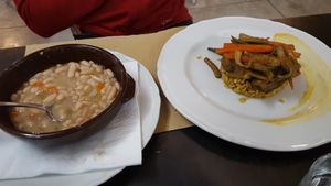 Bean soup and vegetable wok at Amico Bio - Spartacus Arena in Santa Maria Capua Vetere