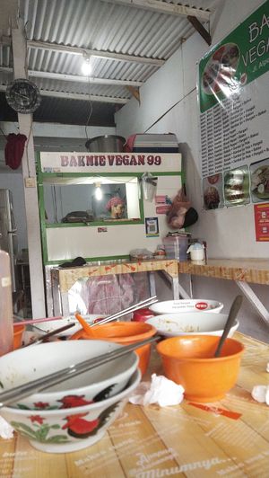 Enakkk bgt sumpah!!! Udah enak, murah lagi! O em jiii.. Bakalan kesini lg! ❤️ at Bakmie Jamur in Jakarta