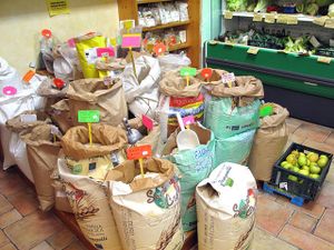 bulk food section at La Raccolta in Florence