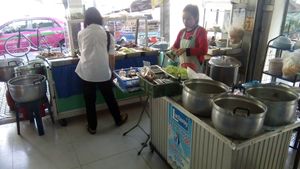 with my precious fixed gear at Pad Pak J - Food For Health in Bangkok