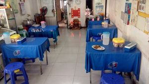 seating at Pad Pak J - Food For Health in Bangkok