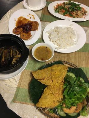 Starter, fried eggplant, fried tofu, fried Seitan at Hoa Nghiem in Hue