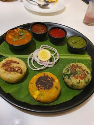 Chole Tikki Platter - decent at Aharveda Restaurant in Mumbai