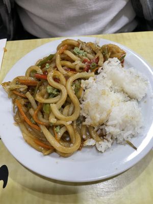 Curry-Gemüse-Nudeln mit Reis  at Dareshasu in Tenerife
