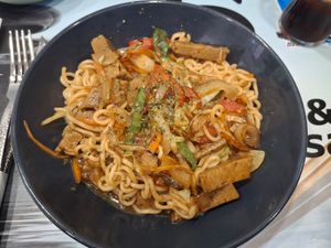 January 2026 - Japanese yakisoba with seitan at Dareshasu in Tenerife