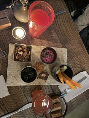 Starter: Karl's Apéro-Plättli 15.50.- (vegetable sticks served with a homemade dip, roasted caramelised herb nuts, vegetable crisps & various topped crostinis)   at Karls Kraut in Luzern