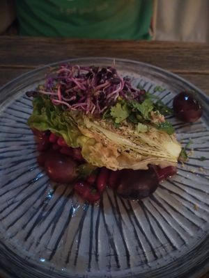 Herbstedition: gegrillter Lattich mit Bohnen at Karls Kraut in Luzern