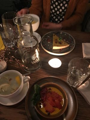 Vegan Lemon Tart und Vegan Safran Pannacotta  at Karls Kraut in Luzern