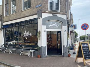 Outside  at Juuls Hummus in Utrecht
