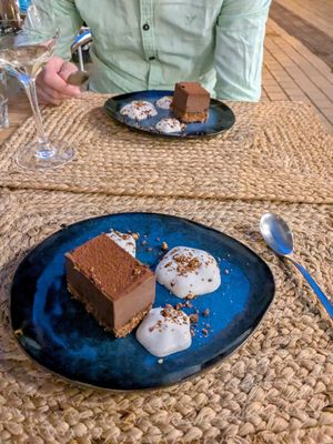 Vegan dessert: chocolate "cake" with vegan whip at La Part du Colibri in Crest
