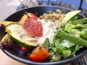Hoofdgerecht, vegan bowl! Very good!!! at La Part du Colibri in Crest