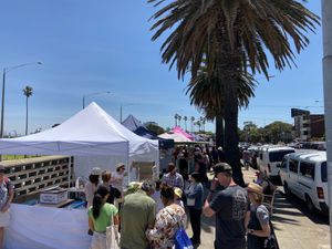 So many people!  at Vegan Market of Melbourne in St Kilda